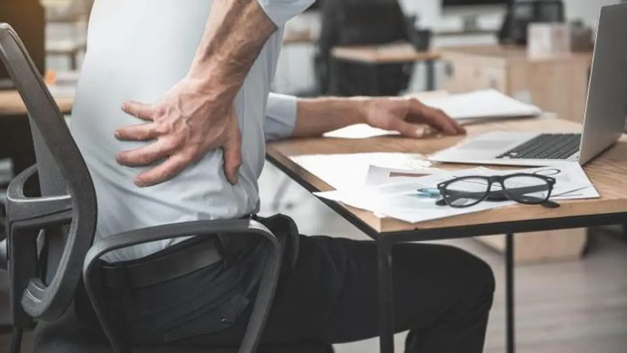 تمارين بسيطة أثناء الجلوس تحمي من الأمراض المزمنة بعد سن الـ60